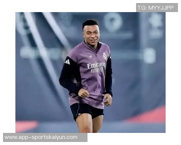 姆巴佩训练中暂时退场全力以赴争取赶上西超杯比赛 姆巴佩训练中暂时退场全力以赴争取赶上西超杯比赛