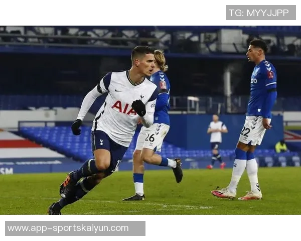 普理查德半场表现出色8投5中三分球命中率高达667贡献12分1篮板3助攻