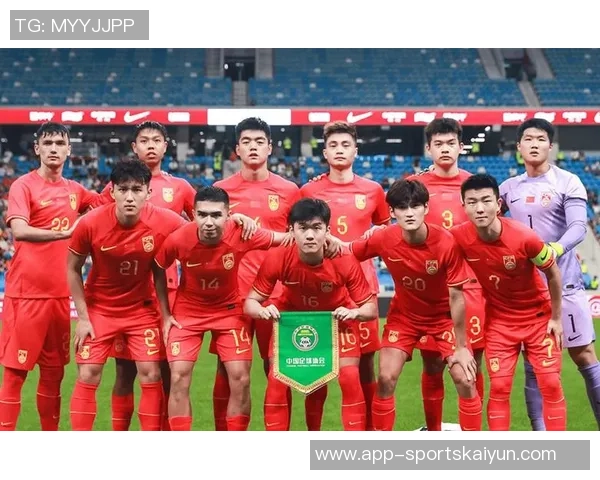 媒体人分享U22国足谢场视频见证胜利球队在雄起声中感动离场