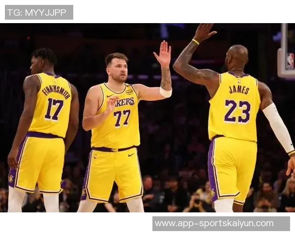 首期投票揭晓湖人三将入西部前十东契奇领衔詹姆斯里夫斯紧随其后 首期投票揭晓湖人三将入西部前十东契奇领衔詹姆斯里夫斯紧随其后